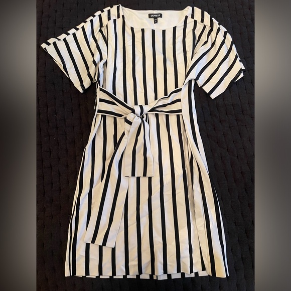 Express dress - Picture 1 of 2